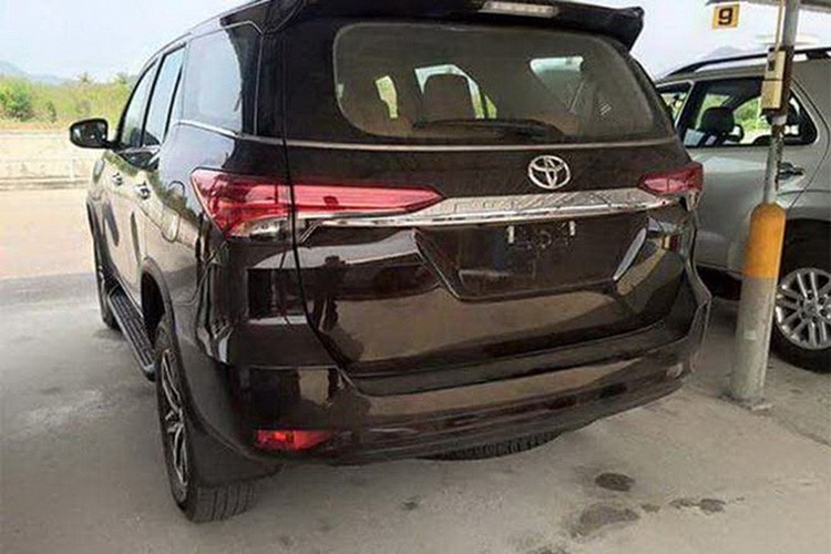 Chua ra mat, Toyota Fortuner 2016 da lo dien tu A den Z-Hinh-3